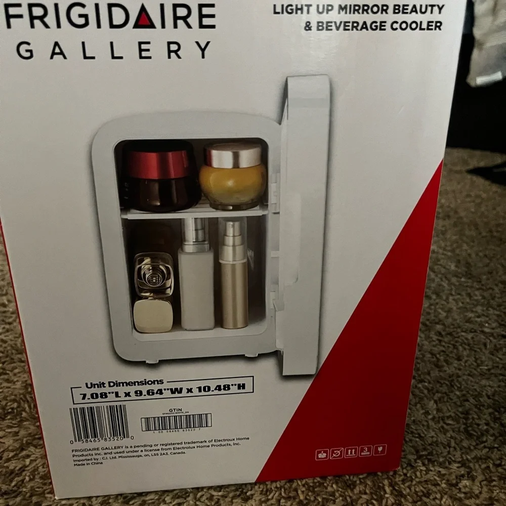 Frigidaire Gallery White Makeup Organizer with LED Light
